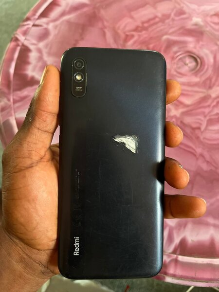 Téléphone Redmi occasion avec écran fissuré