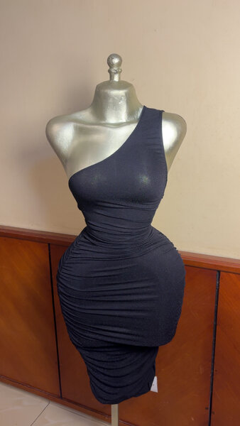 Robe Noire  Élégante