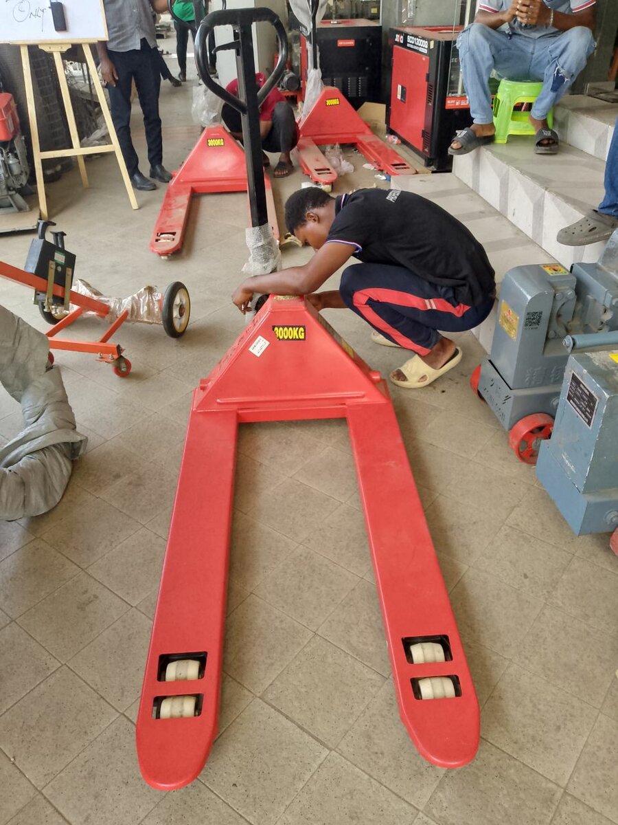 3000KG Pallet  Lifting Machine  Quality