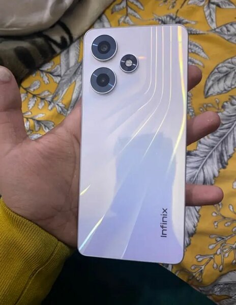 Infinix Hot 30.     8+8/128 GB