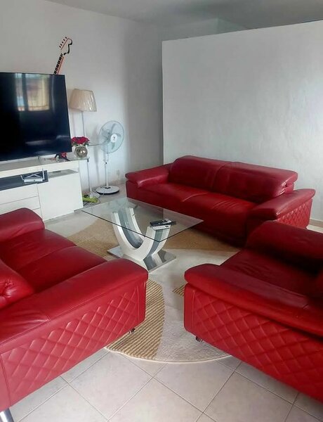 Canapés en cuir rouge moderne