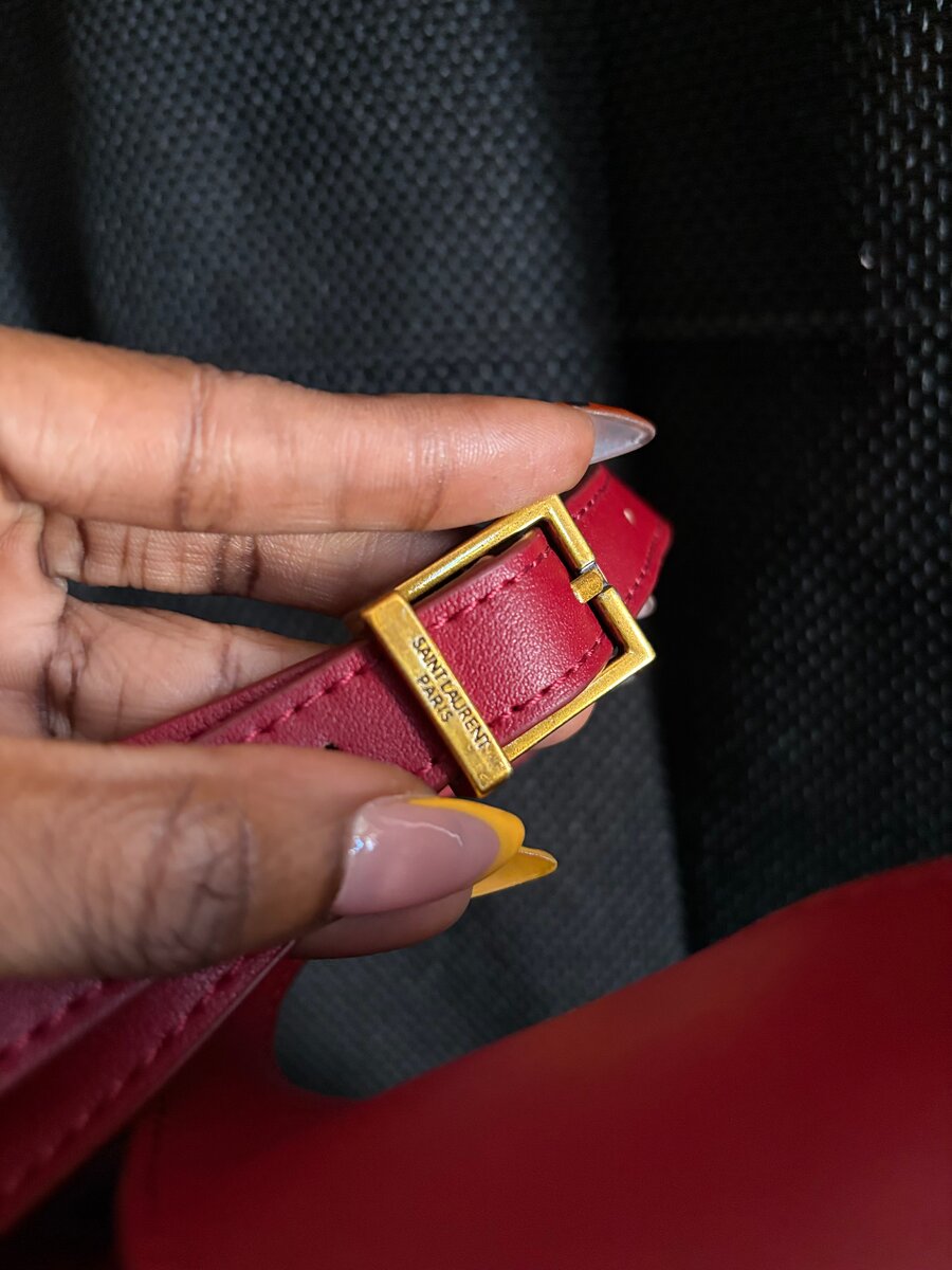 Sac à main en cuir rouge YSL