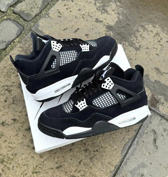 AIR JORDAN 4