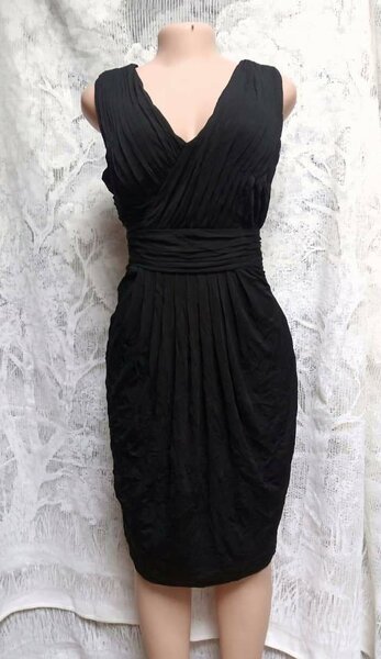 Robe Noire Élégante Plissée