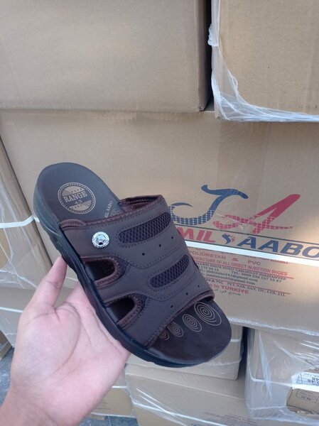 صنادل رجالية مريحة 2023