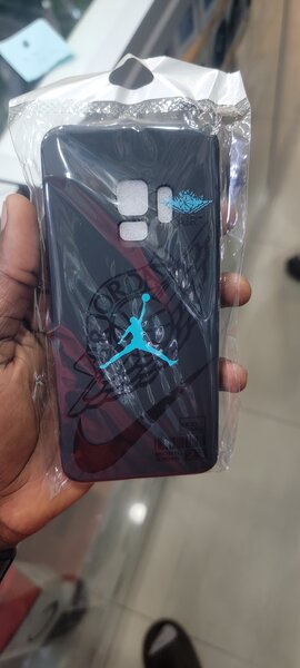 Having both iPhone and Samsung