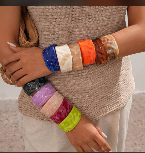 Bracelets en résine colorée