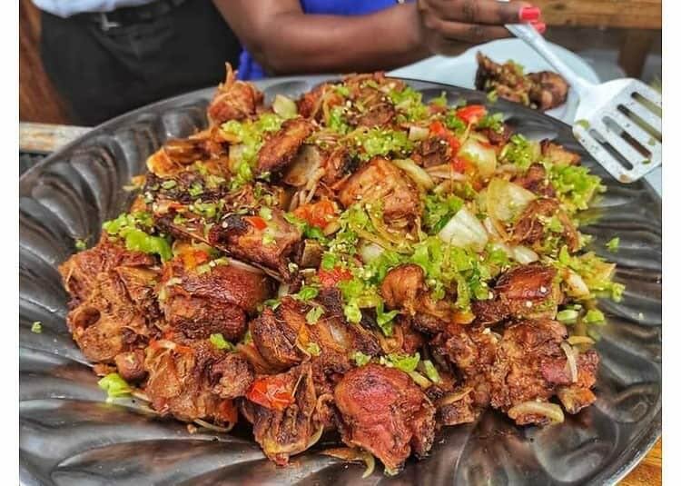 Poulet et porc braisé