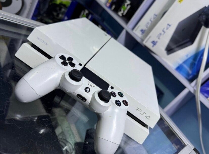 Console PS4 Slim 1 To + Manette