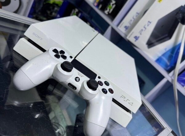 Console PS4 Slim 1 To + Manette