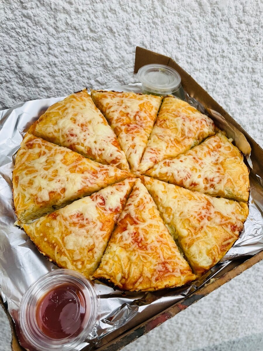 Pizza au poulet délicieux