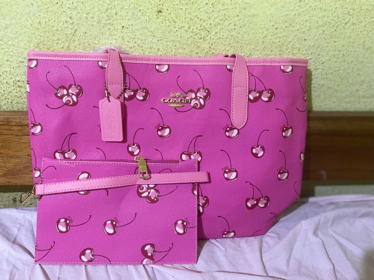 Coach cerise deux poche