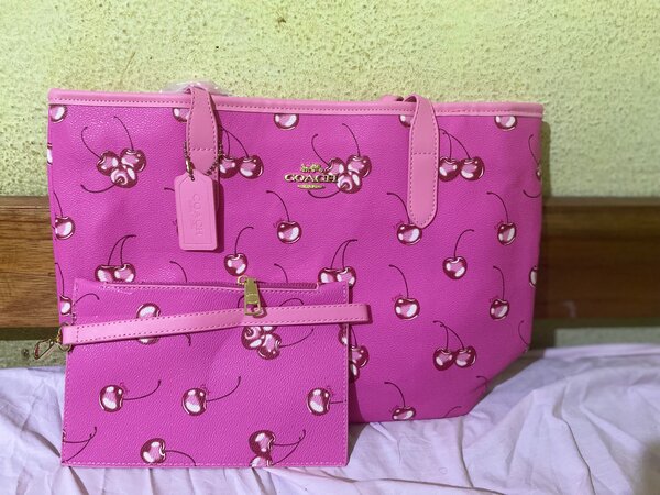 Coach cerise deux poche