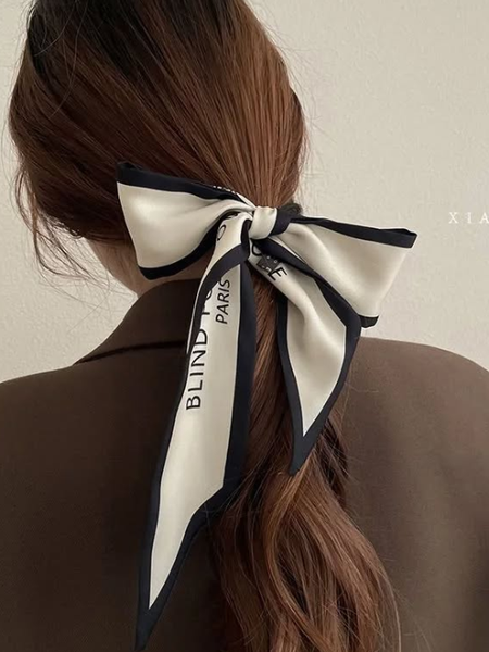 Красивое дополнение к аутфиту в виде повязки для шеи или волос🥰