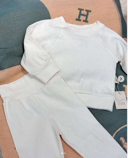 кофта и штаны белые