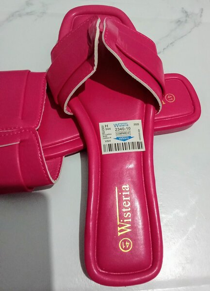 Claquettes colorées Wisteria