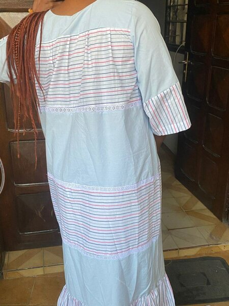 Robe longue à rayures élégante