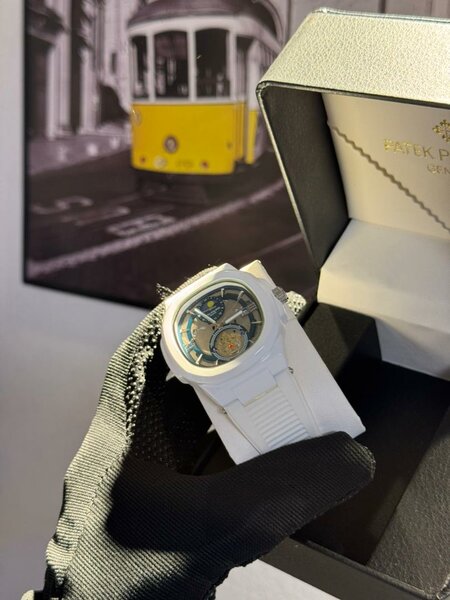 Montres à la mode élégantes