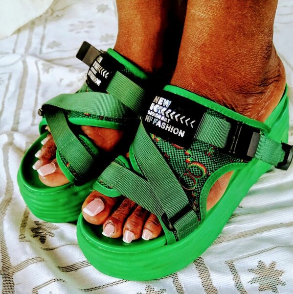 Sandales compensé, demi-talon