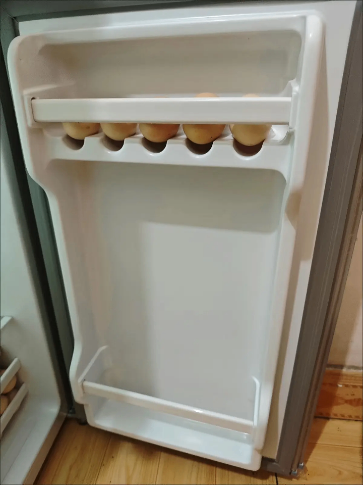 Freezer and refrigerator