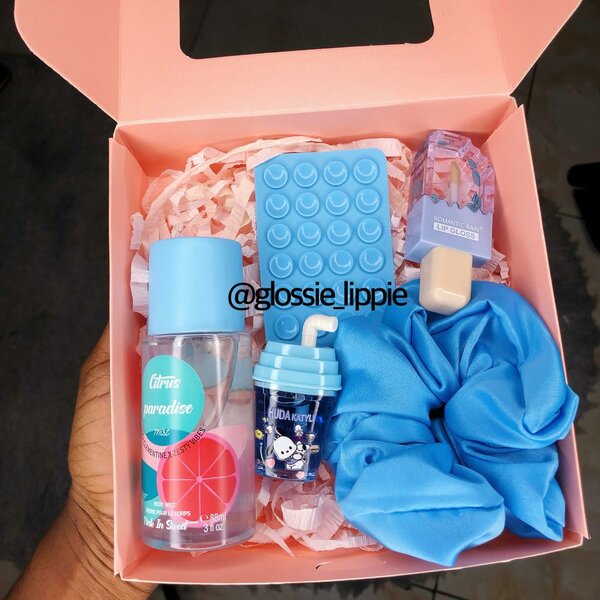 Love Goodies Box with lipglosses