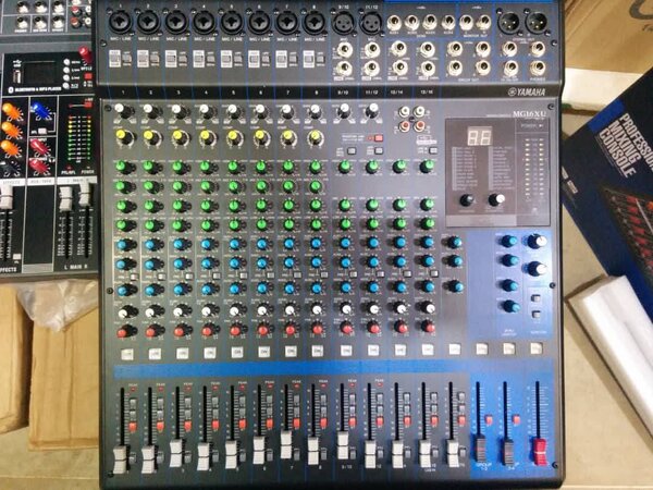 Table de mixage audio Yamaha