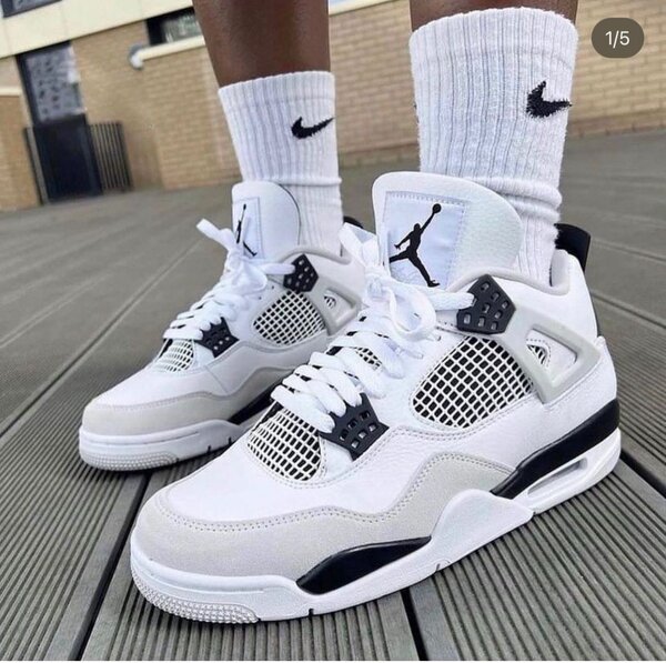 Jordan 4s