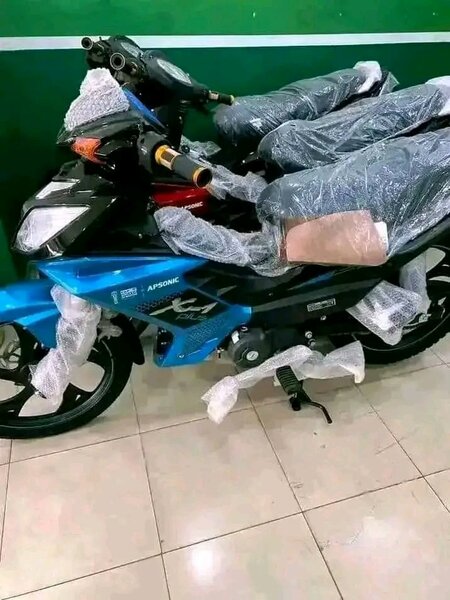 Nouvelle moto Yamaha bleue