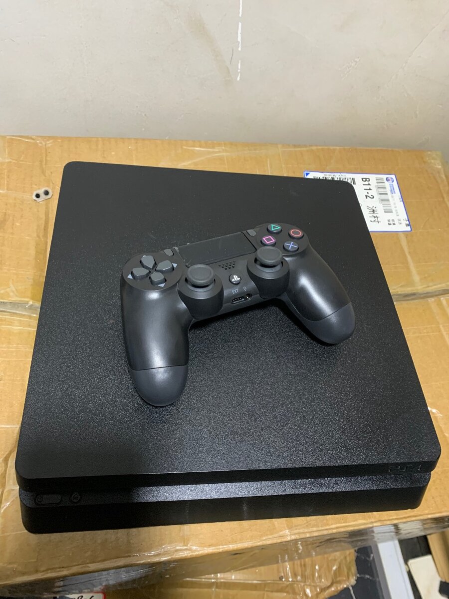 PS4 SLIM 1TB