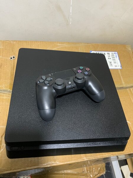 PS4 SLIM 1TB