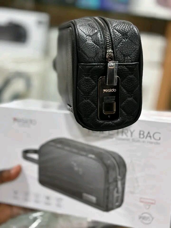 Pochette de toilette en cuir