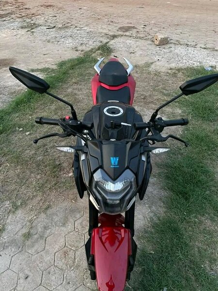 Moto sportive élégante