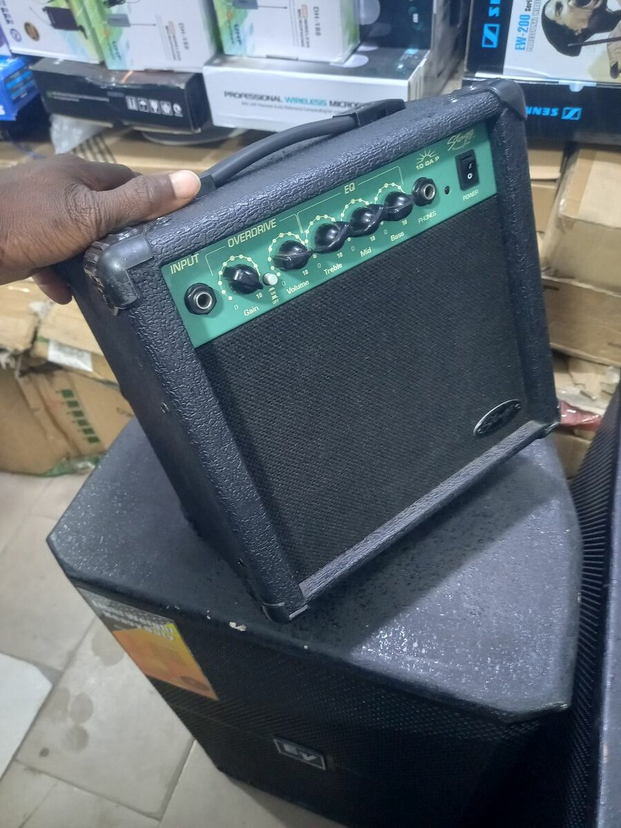 Compact Guitar Amplifier