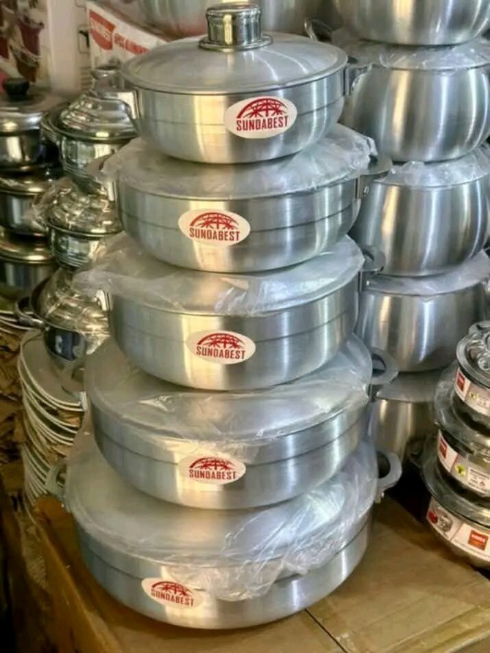 Batterie de cuisine en acier