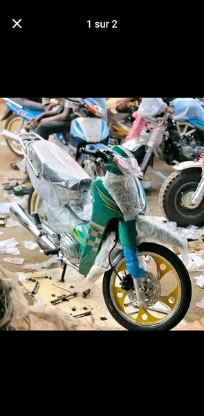 Motos sportives colorées