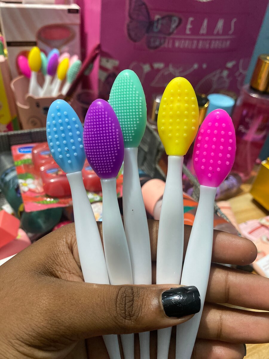 Brosses à lèvres colorées