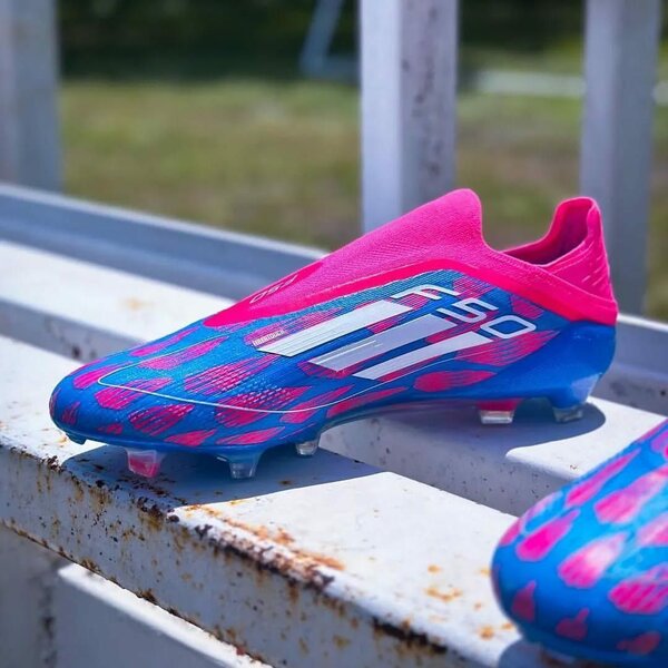 Chaussures de Football Adidas F50