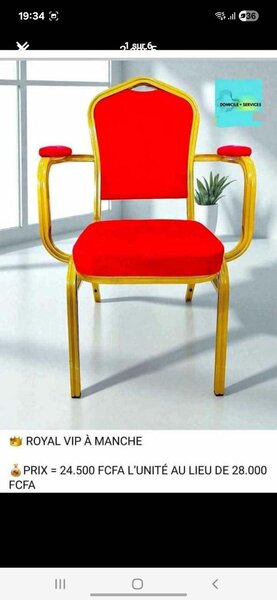 Chaise VIP élégante avec accoudoirs