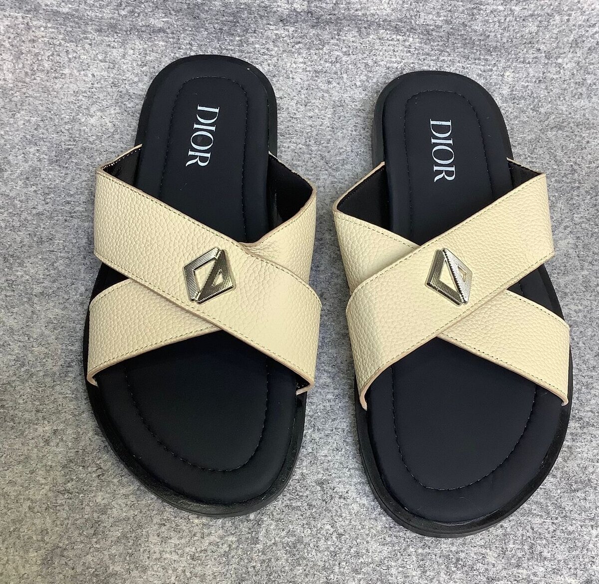 Sandales croisés  élégantes