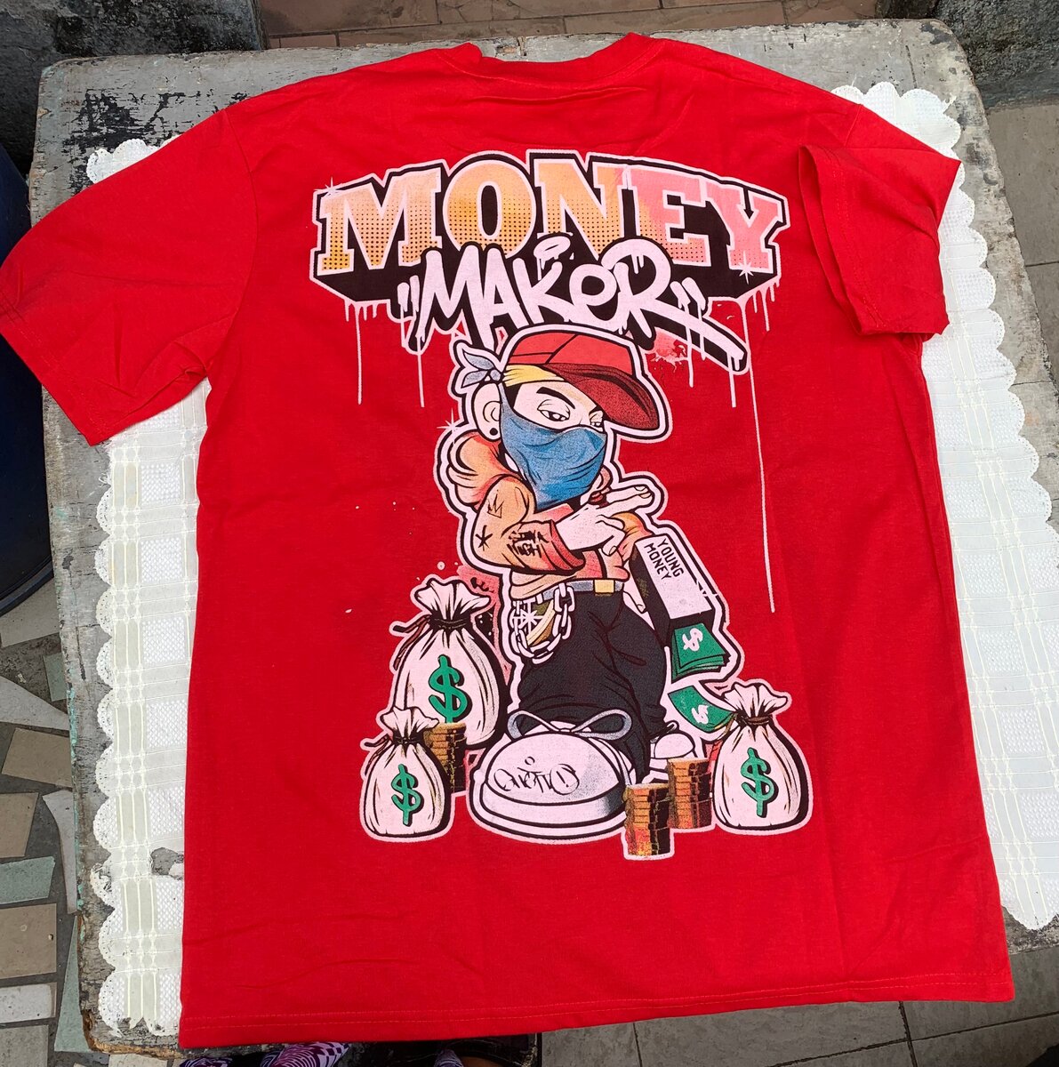 T-shirt rouge graphique