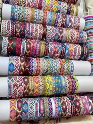 Bracelets en tissu coloré