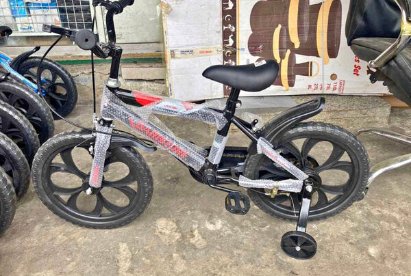 Vélo enfant avec stabilisateurs