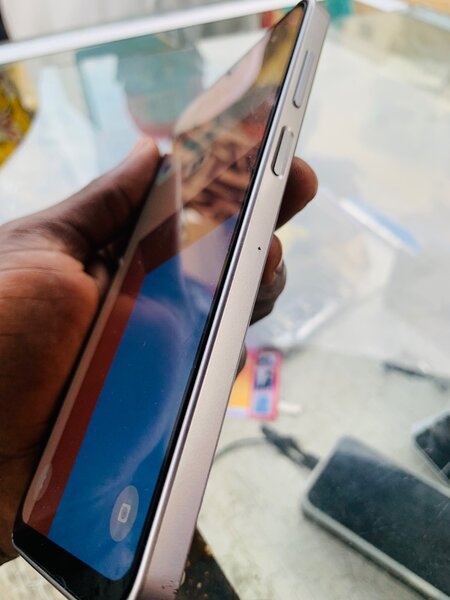 SAMSUNG F16 5G  128GIGA 4GO