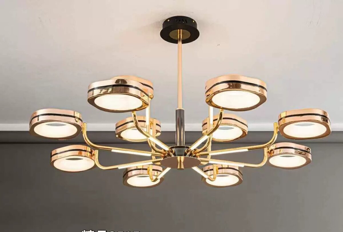 Lustre moderne à LED doré