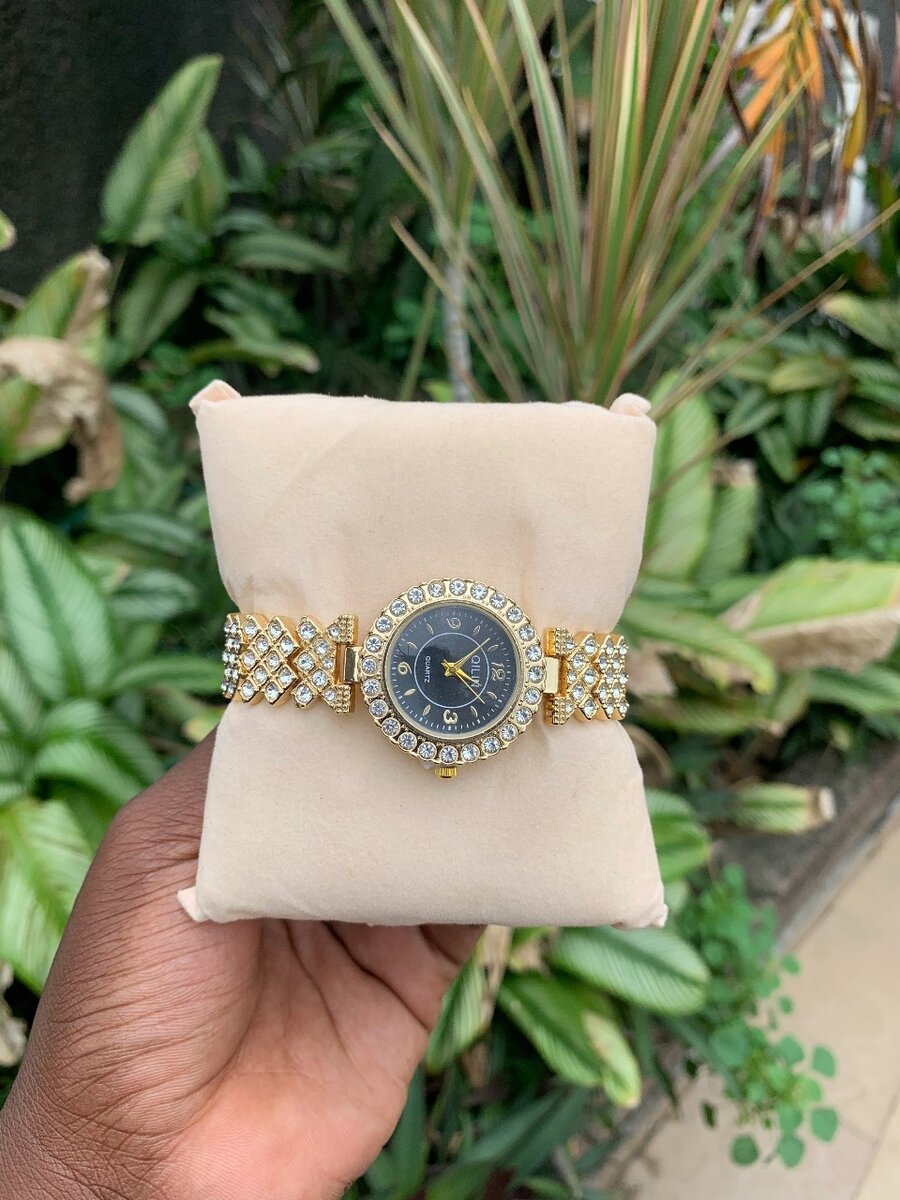 Montres Élégantes en Cristal