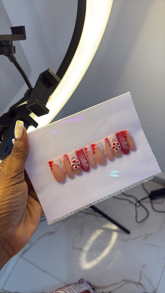 Ongles faux design élégants