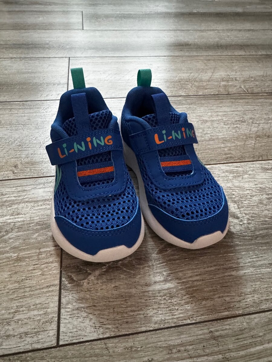 Продаются новые кроссовки от компании Лининг