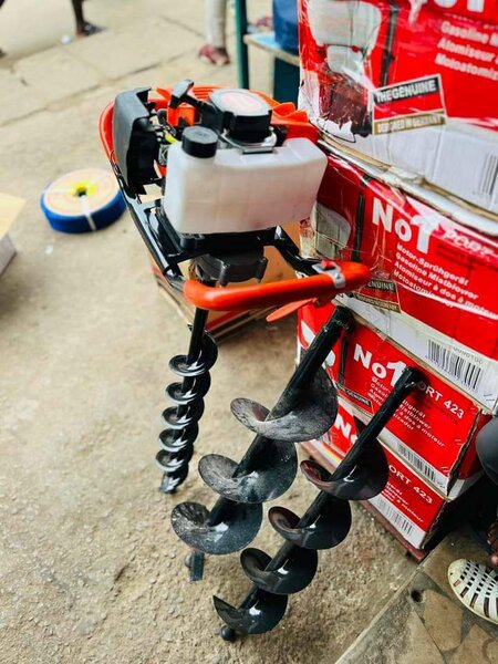 Tarière à essence polyvalente