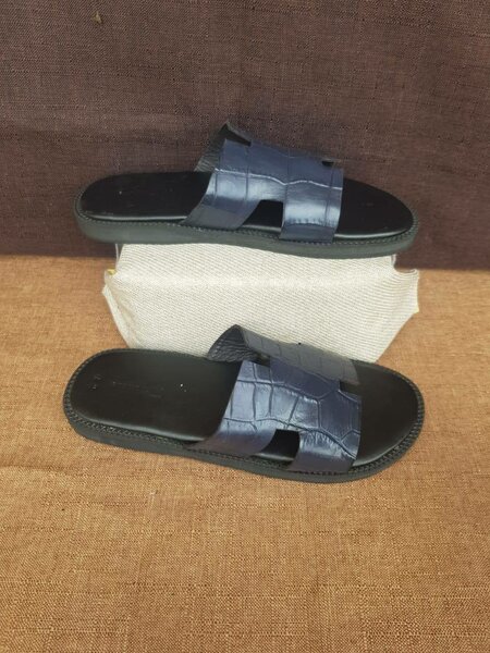 Sandales en cuir élégant homme