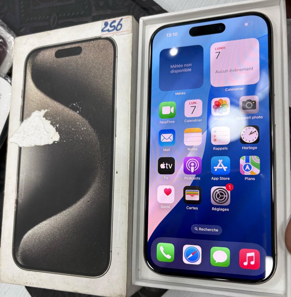 iPhone 15 pro 256 Go